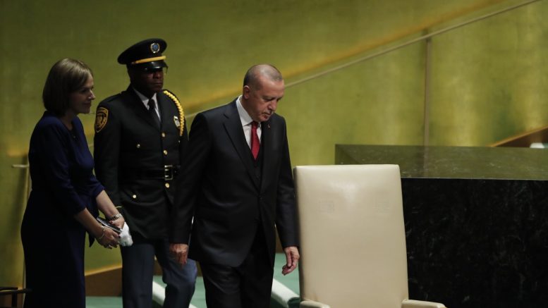 Η παραφροσύνη του Ερντογάν δεν έχει όρια: Η Τουρκία έχει θαλάσσια σύνορα με την …Ιταλία!
