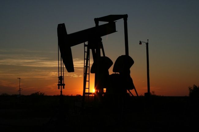 Άνοδος – ρεκόρ για το πετρέλαιο, ξεπερνά το 10%