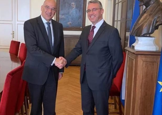 Τραγική η γλώσσα του σώματος κ. Δένδια…