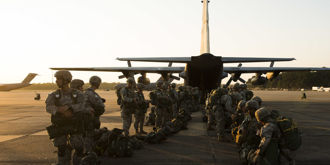 U.S Army: Η αλλαγή που θα σώσει ζωές – Αλεξιπτωτιστές μεταφέρουν αίμα στο πεδίο της μάχης [pic/vid]