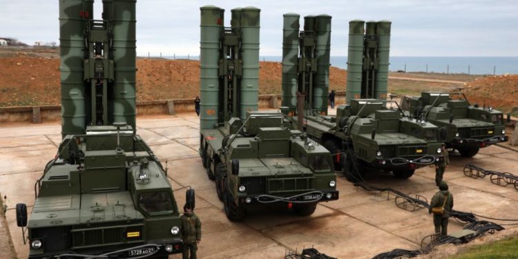 S-400: Όλα τα ρωσικά πυραυλικά συστήματα «στήνονται» για μάχη
