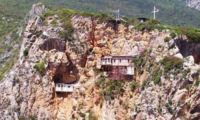 Οι «Αόρατοι Ασκητές» του Αγίου Όρους