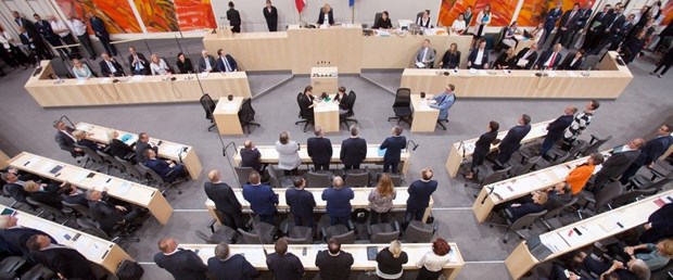ΣΤΗΝ ΑΥΣΤΡΙΑ ΔΕΝ ΚΑΤΑΛΑΒΑΙΝΟΥΝ ΑΠΟ…ΤΟΥΡΚΙΚΟΥΣ «ΤΣΑΜΠΟΥΚΑΔΕΣ»