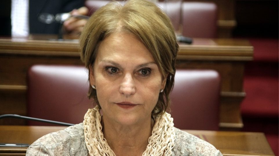 Ρεπούση: Εξοργίζομαι με τους αγιασμούς και τις εικόνες των ηρώων του ’21 στα σχολεία!