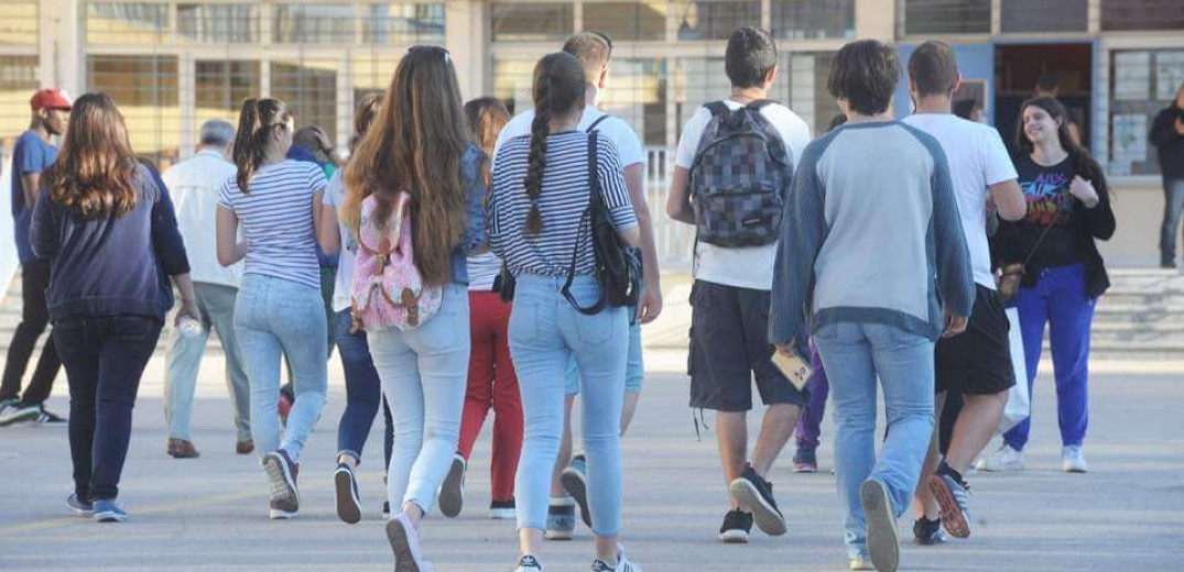 Σχολεία στην Κύπρο: Τέλος τα σκουλαρίκια για τα αγόρια και οι ψεύτικες βλεφαρίδες για τα κορίτσια
