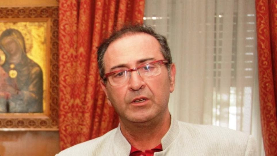 Η ΝΔ «έφαγε» τον Θ. Γιάνναρο – Έκανε το «λάθος» να «κράξει» αλλοδαπό που έβριζε τους Έλληνες