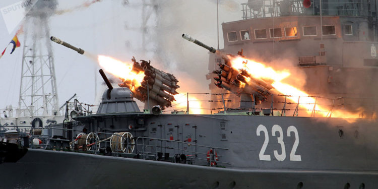 Ρωσία: Πολεμικά πλοία και μαχητικά MiG-31 δείχνουν τα δόντια τους σε νέα άσκηση πυρών [vid]