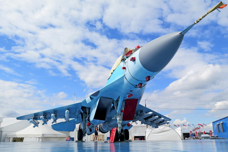 MiG-35: Είναι το πανίσχυρο ρωσικό μαχητικό η «απάντηση» στα stealth μαχητικά F-22 και F-35;
