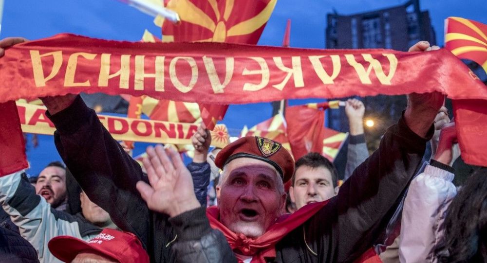 Εκλογές στα Σκόπια: Πώς θα αντιδράσει η Ελλάδα αν χάσει ο Ζάεφ και κερδίσει το VMRO