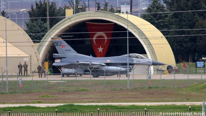 Ρωσικά ΜΜΕ: Τουρκικά F-16 χτύπησαν αμερικανική φάλαγγα