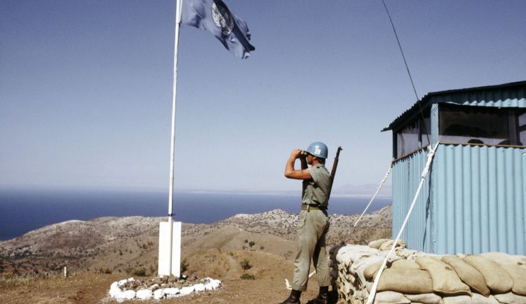 ΣΕΝΕΡ ΛΕΒΕΝΤ : Δεν γίνεται μόνο με συνθήματα