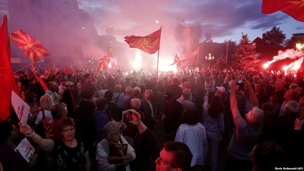«Ταφόπλακα» στη Συμφωνία των Πρεσπών – VMRO: «Θα προσφύγουμε σε Συνταγματικό δικαστήριο» – «Ακυρώνεται η συμφωνία με την Ελλάδα»
