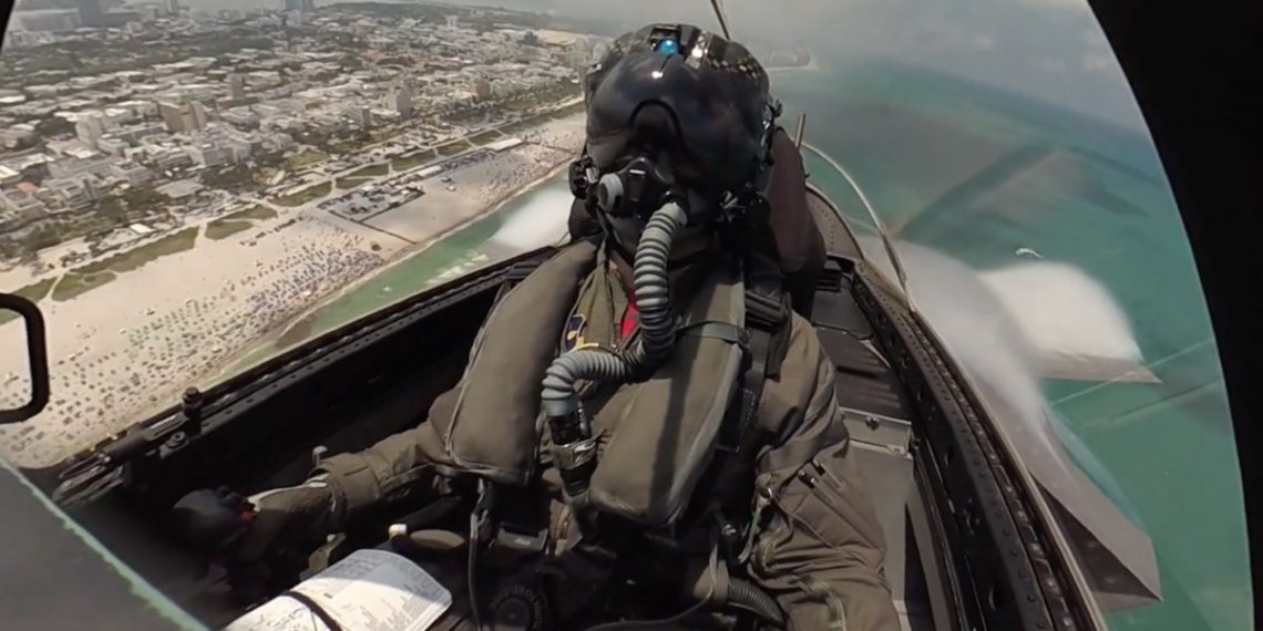F-35: Έτσι είναι η πτήση μέσα από το Cockpit του stealth μαχητικού [vid]