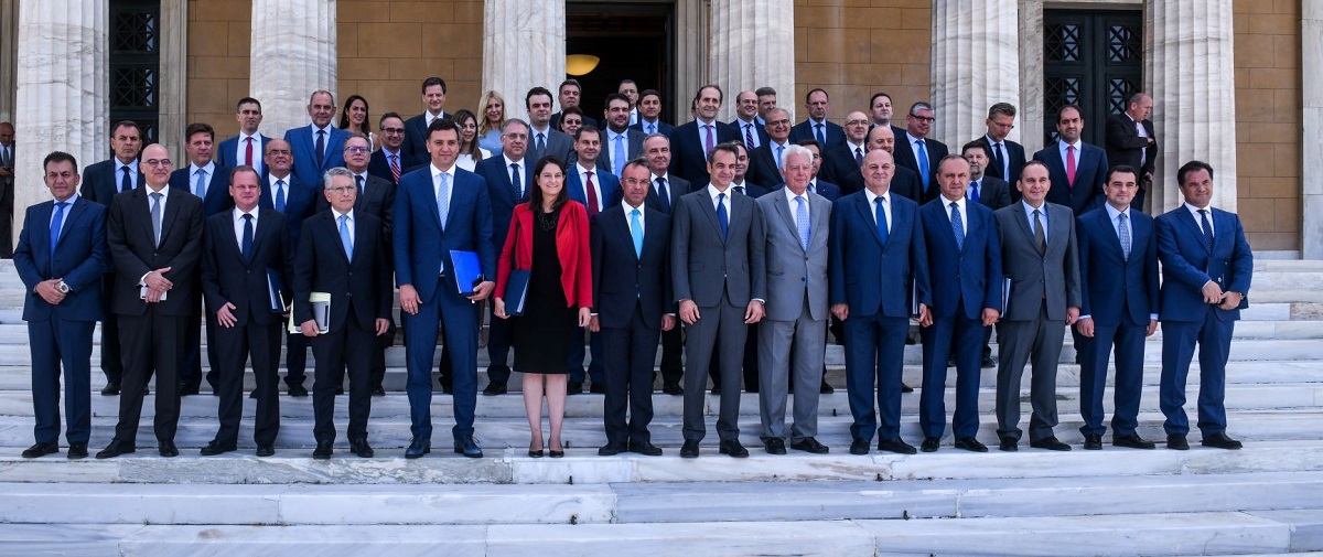 ΑΠΟΣΤΟΛΟΥ : ΟΙ ΕΠΗΛΥΔΕΣ ΤΩΝ ΑΘΗΝΩΝ … Κατά δήλωση ΥΕΘΑ τα στρατόπεδα που φιλοξενούνται “μετανάστες” είναι ξένο έδαφος…