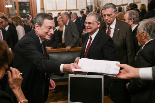 Εντολή Ντράγκι για πρόσθετη ληστεία 10 δις υπέρ των τραπεζών και σε βάρος της χώρας