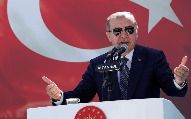 Ερντογάν: “Θα συντρίψουμε τα κεφάλια των Κούρδων αν δεν φύγουν την Τρίτη”!