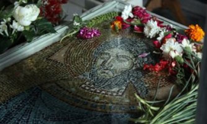 «Γιαγιά, έχει έρθει ο Άγιος Ραφαήλ… Γιαγιά, είναι στην πόρτα και μας κοιτάει»
