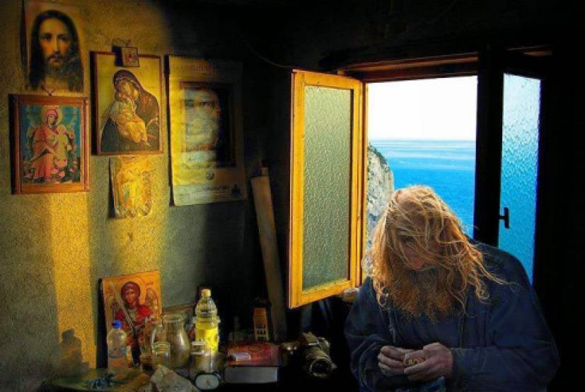 «Θα γονατίζεις μπροστά Του και θα λες…»