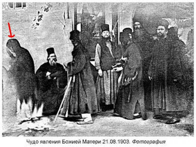 Όταν η Παναγιά εμφανίστηκε στο Άγιο Όρος και φάνηκε σε φωτογραφία!