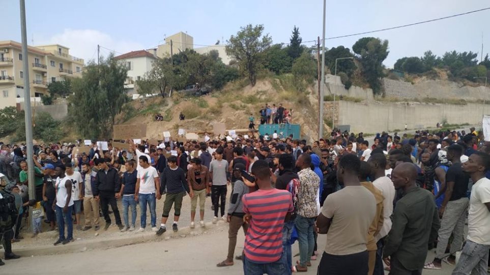 Σήμερα φεύγουν 700 αλλοδαποί από τη Σάμο – «Βράζει» το νησί