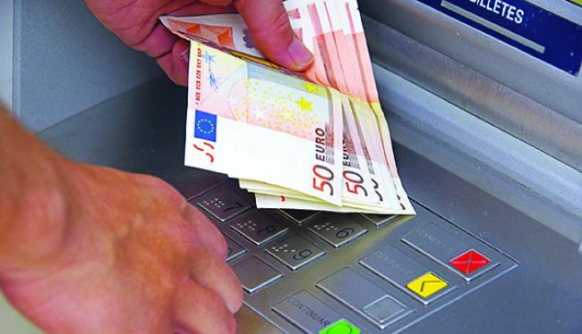 Ληστρικές χρεώσεις από τράπεζες