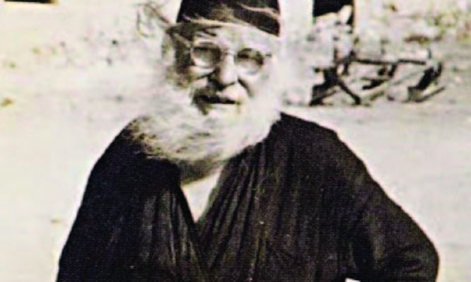 Ο παπάς της Σπιναλόγκα που κοινωνούσε τους λεπρούς και κατάλυε τη θεία κοινωνία – Βίντεο