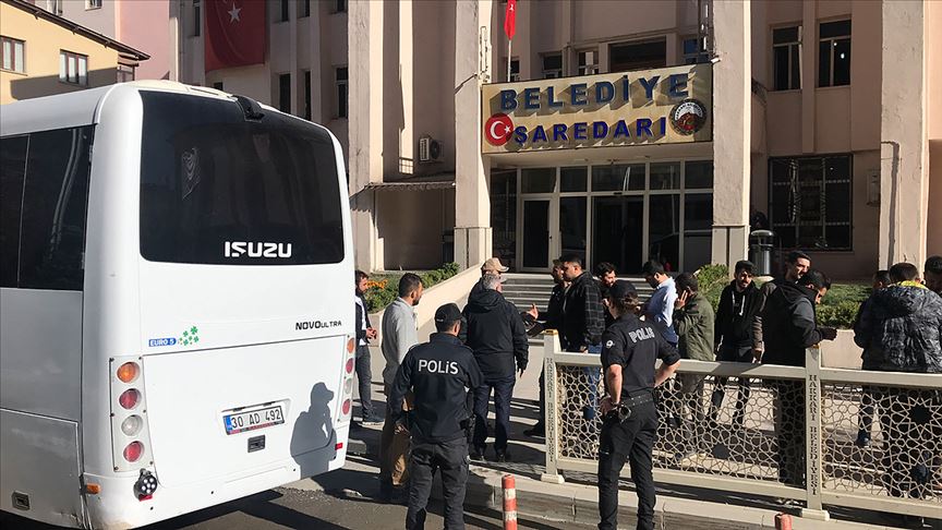 Ο ΕΡΝΤΟΓΑΝ «ΛΥΣΣΑΞΕ» ΚΑΙ ΚΥΝΗΓΑΕΙ ΕΚΛΕΓΜΕΝΟΥΣ ΚΟΥΡΔΟΥΣ ΔΗΜΑΡΧΟΥΣ, (βίντεο)