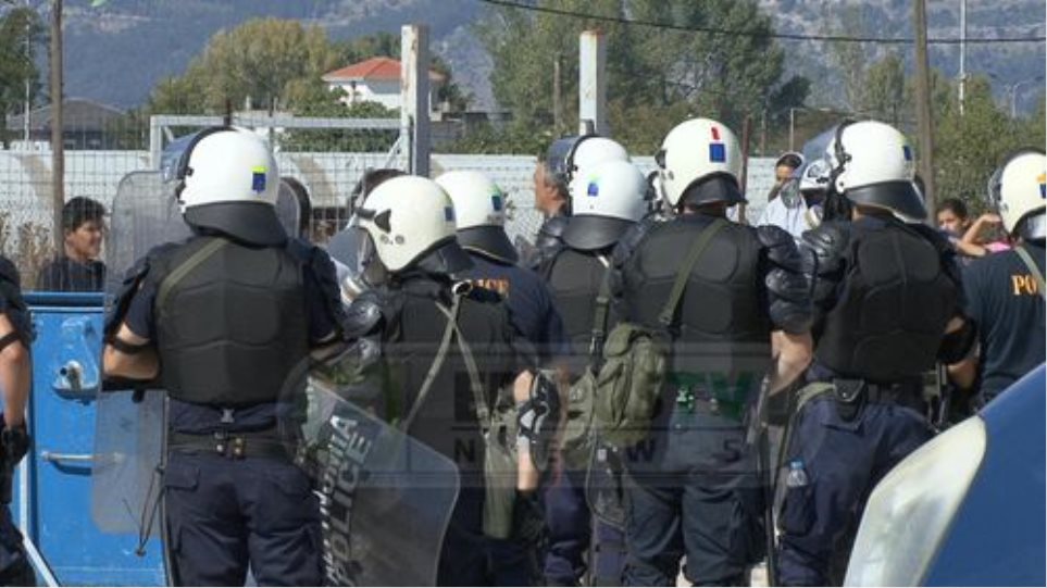 Ιωάννινα: Δακρυγόνα και πετροπόλεμος στον καταυλισμό του Κατσικά – Αντιδράσεις “μεταναστών” για τις αφίξεις από τη Μόρια