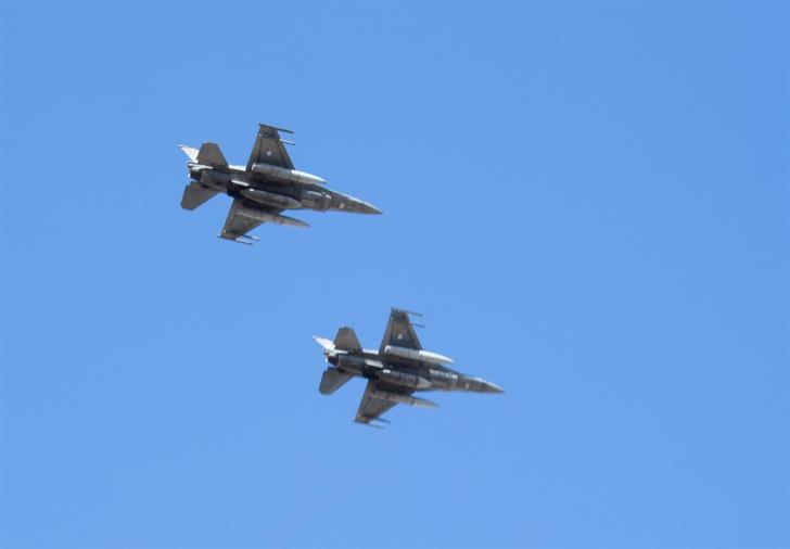 Στείλτε και κανένα F-16 να χαρούν ολίγον και οι χαζοκούμπαροι