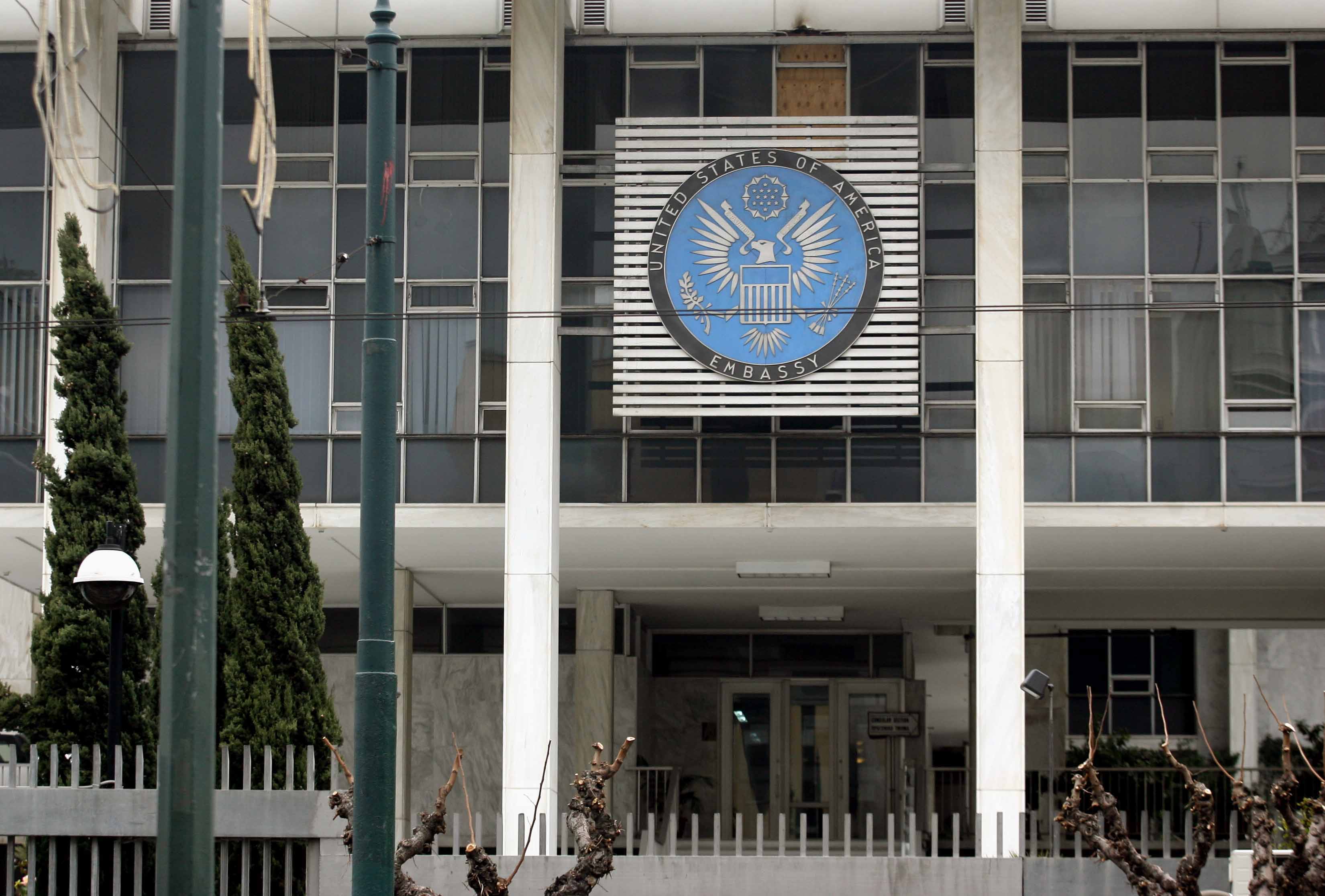 Σε συναγερμό η πρεσβεία των ΗΠΑ στην Αθήνα: Ανακοίνωση για τρομοκρατικό χτύπημα στην Ελλάδα – Χριστουγεννιάτικες αγορές και αεροδρόμια οι στόχοι