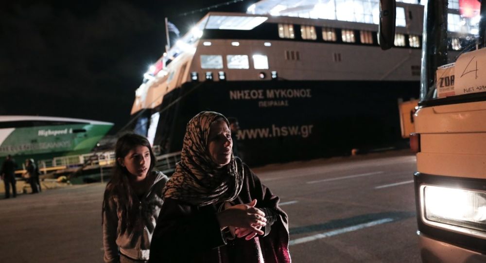 Στον Πειραιά μεταφέρθηκαν αλλοδαποί από τα νησιά