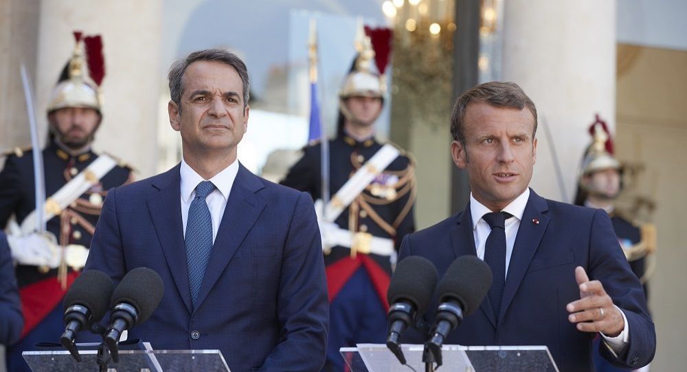 Τηλεφωνική επικοινωνία Μητσοτάκη – Μακρόν: Έκκληση για βοήθεια μετά τη συμφωνία Τουρκίας – Λιβύης