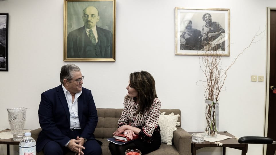 ΟΥΑΟΥ! Ο ΓΡΑΜΜΑΤΕΑΣ ΕΙΝΑΙ ΕΤΟΥΤΟΣ ΠΟΥ ΧΑΡΙΕΝΤΙΖΕΤΑΙ ΜΕ ΤΗΝ ΜΕΓΑΛΟΚΑΠΙΤΑΛΑ ΓΙΑΝΝΑ Ή ΚΑΠΟΙΟΣ… ΠΡΟΒΟΚΑΤΟΡΑΣ ΣΩΣΙΑΣ ΤΟΥ;
