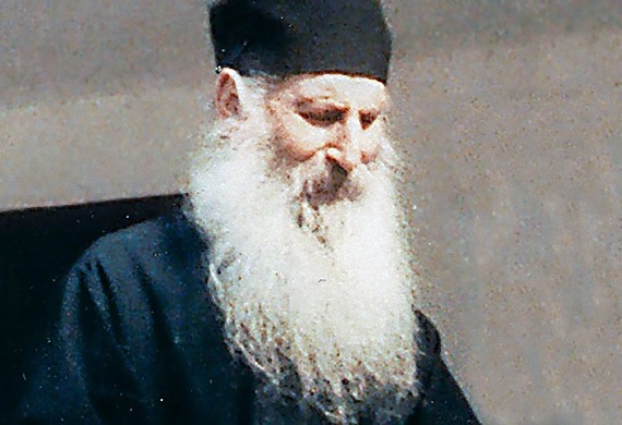 Ηλιας Καλλιωρας : Μικρά παιδιά και άνθρωποι με καθαρή καρδιά τον έβλεπαν να μην πατάει στη γη ή να τον υπηρετούν άγιοι άγγελοι.