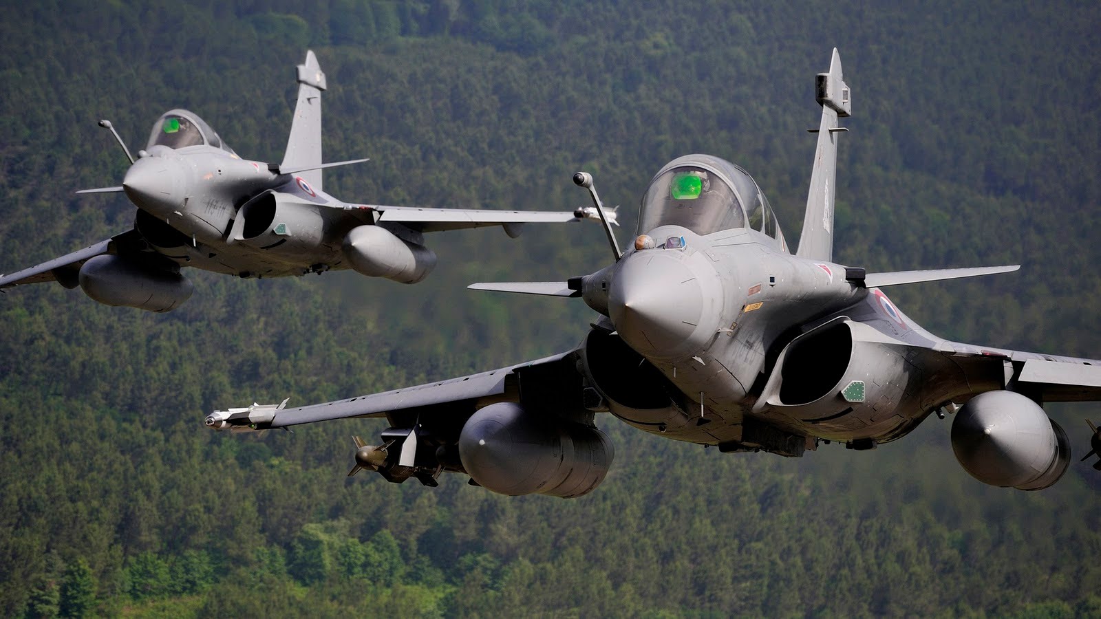Γαλλικά Rafale βομβαρδίζουν το Β.Ιράκ – «Σκόνη» οι στρατιωτικές υποδομές του ISIS – Δείτε βίντεο μέσα από μαχητικό
