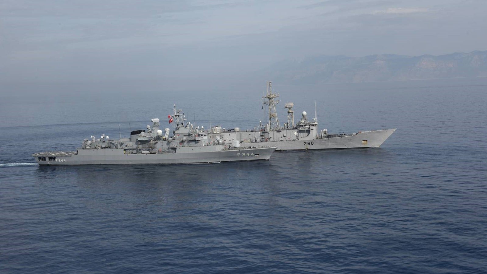 Οι Πακιστανοί ήρθαν για να μείνουν: Φρεγάτα έκανε ελέγχους σε πλοία δυτικά της Κύπρου! – Η Άγκυρα «βάζει» το Ισλαμαμπάντ σε Αιγαίο & Α. Μεσόγειο