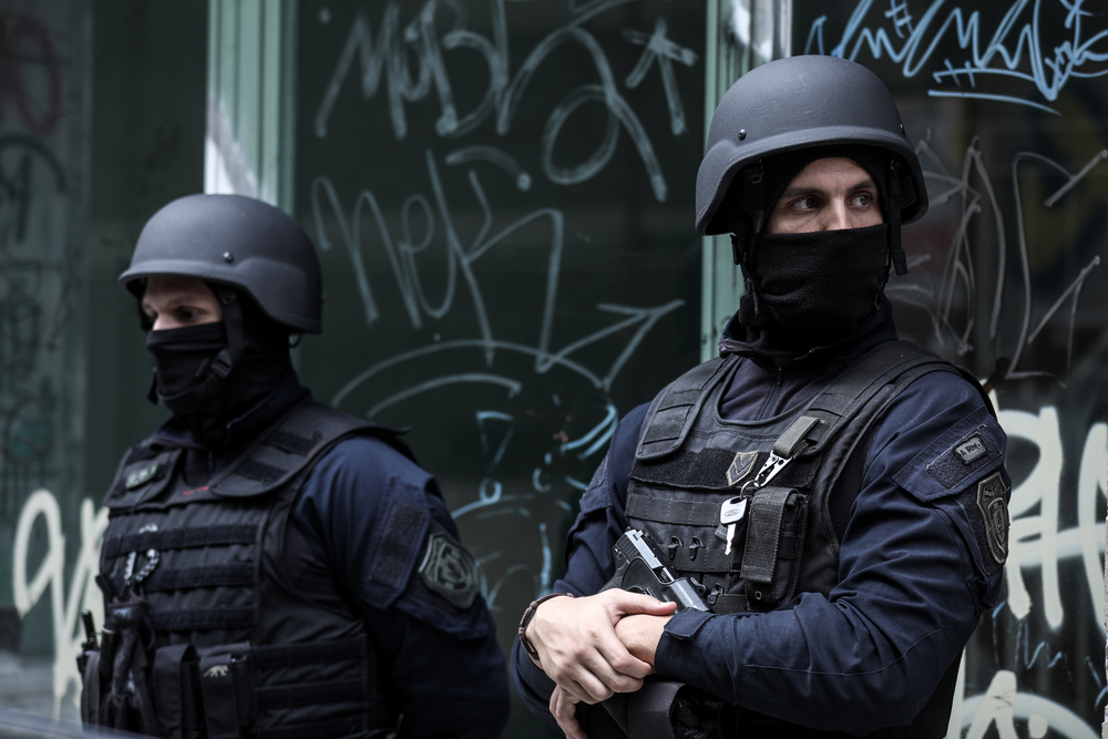 Εφιάλτης στα Εξάρχεια: Αναρχικοί και μετανάστες μαζί – Ξεκίνησε ο πόλεμος των πόλεων (Βίντεο)