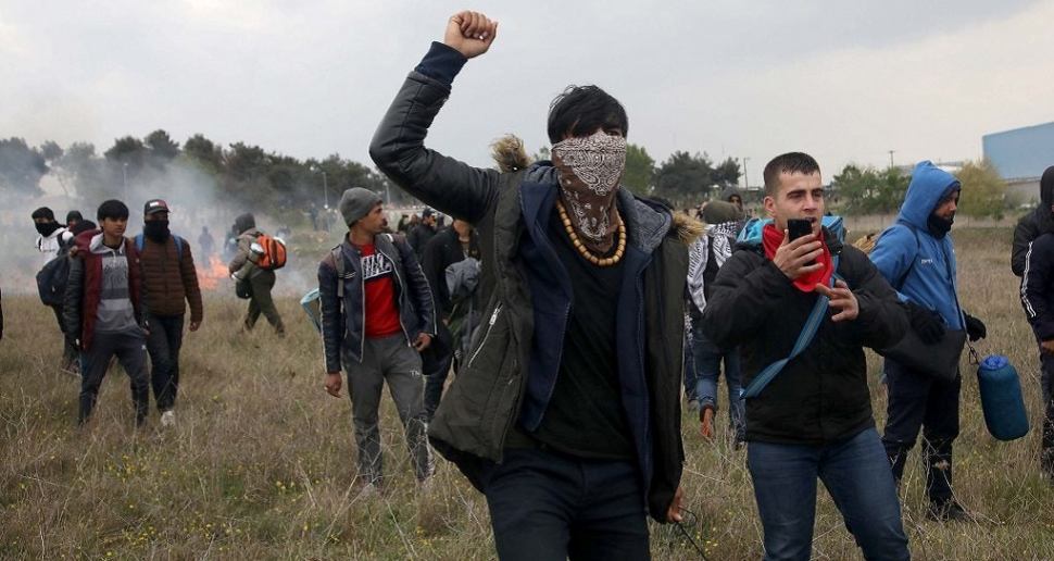 Τώρα τι θα πει ο κ. Γιαννούλης; Δείτε πως περίμενε τους μετανάστες, πολίτης στη Νάουσα (Φώτο)