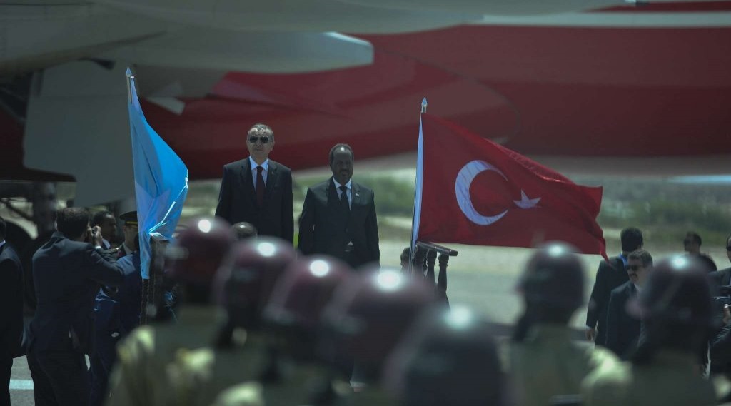 “Ο Ερντογάν στέλνει 12.000 τρομοκράτες στην Ευρώπη και στη Λιβύη”!
