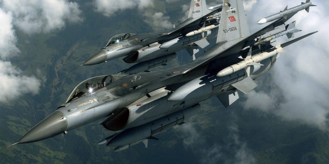 Μπαράζ υπερπτήσεων στο Αιγαίο: Τουρκικά F-16 πάνω από Καστελόριζο και Ρω