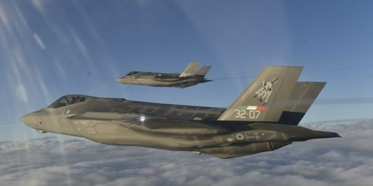 F-35: Τα ιταλικά stealth μαχητικά σύντομα θα βρεθούν «αντιμέτωπα» με ρωσικά Sukhois