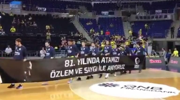 Χαμός στην Τουρκία με Σλούκα ! Αρνήθηκε να κρατήσει πανό για την επέτειο του Κεμάλ Ατατούρκ.