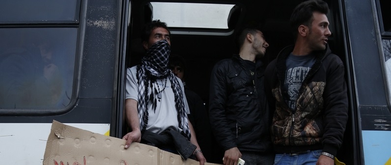 Τα έχασαν στην Σπάρτη: Ξαφνικά είδαν Πούλμαν γεμάτα «μετανάστες»- Υποδοχή με εντάσεις και… χειροκροτήματα (ΒΙΝΤΕΟ)-Upd