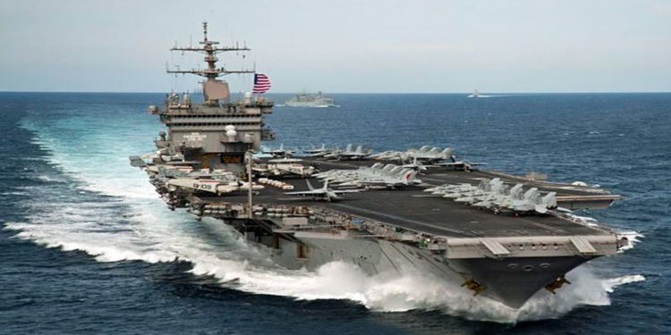 USS Gerald R. Ford: Το θηριώδες αεροπλανοφόρο των 100.000 τόνων κάνει «ντριφτ» στο νερό [vid]