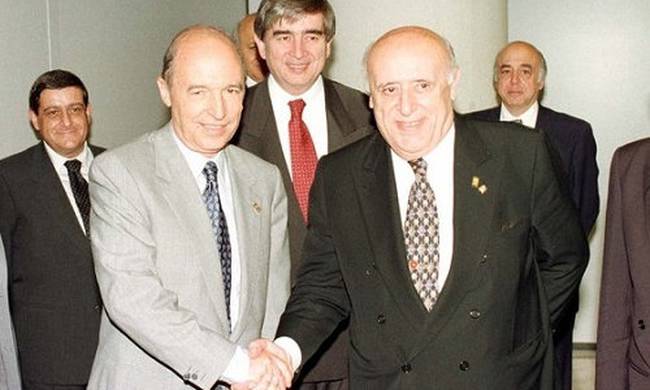 Αποστόλου : Προσπάθεια “νεκρανάστασης” του Κώστα Σημίτη.