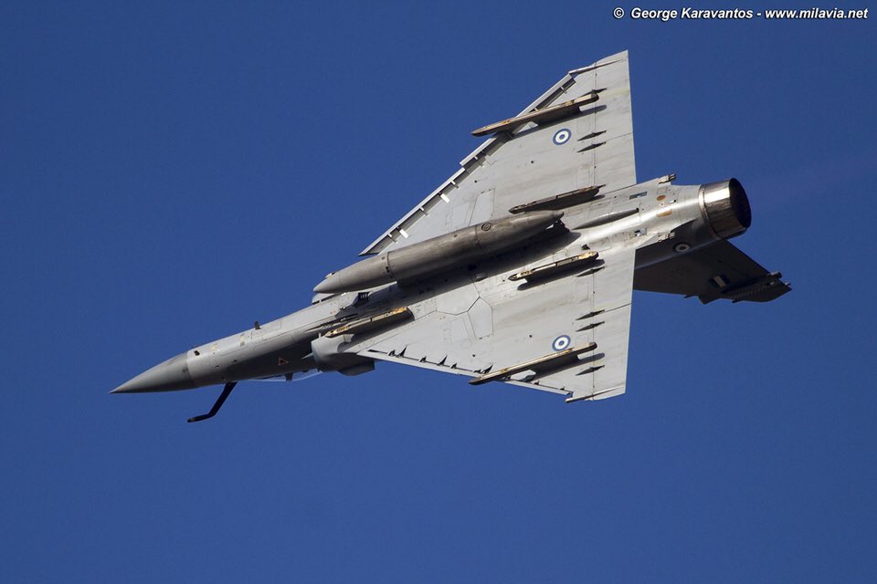 Και ένα και δύο και τρία… περήφανα Mirage! (vid)