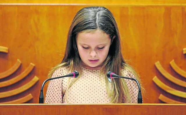 Μᾶς χοντροκοροιδεύει ἡ Νέα Τάξη: Νέα νεαρὴ ἀκτιβίστρια σὰν τὴν Γκρέτα ὑπὲρ τῶν δικαιωμάτων τῶν ὁμοφυλοφίλων!