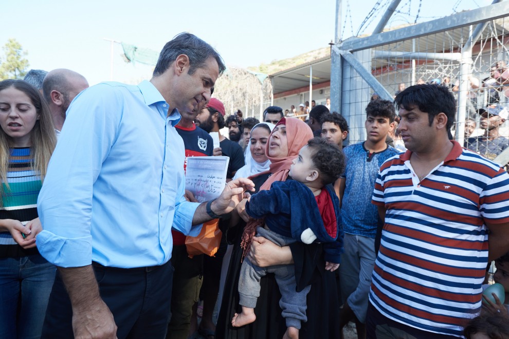 Η ΒΟΥΛΗ ΠΛΗΡΩΝΕΙ ΜΕ ΤΑ ΛΕΦΤΑ ΤΩΝ ΕΛΛΗΝΩΝ ΦΟΡΟΛΟΓΟΥΜΕΝΩΝ ΤΑ ΕΞΟΔΑ ΘΕΡΜΑΝΣΗΣ ΚΑΙ ΚΑΘΑΡΙΟΤΗΤΑΣ ΜΟΝΟ ΣΤΑ ΣΧΟΛΕΙΑ ΠΟΥ ΕΧΟΥΝ «ΠΡΟΣΦΥΓΟΠΟΥΛΑ»!