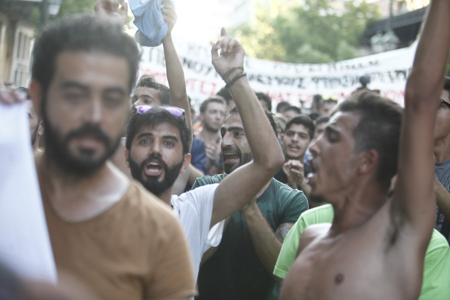 Δεν τολμάνε να βγουν έξω από τα σπίτια τους! Η «νέα Ελλάδα» που έρχεται με ταχύτατους ρυθμούς (ΦΩΤΟ-ΒΙΝΤΕΟ)