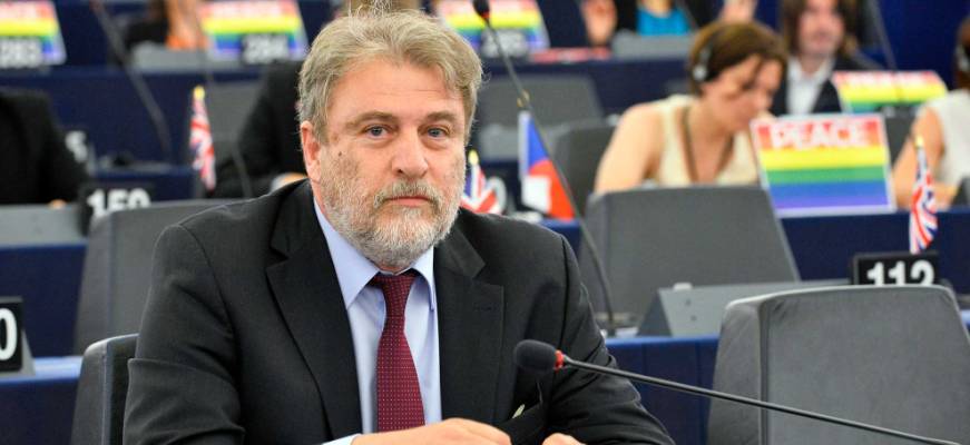 Νότης Μαριάς: Όλο το ύπουλο σχέδιο της Γερμανίας για τον εγκλωβισμό της Ελλάδας